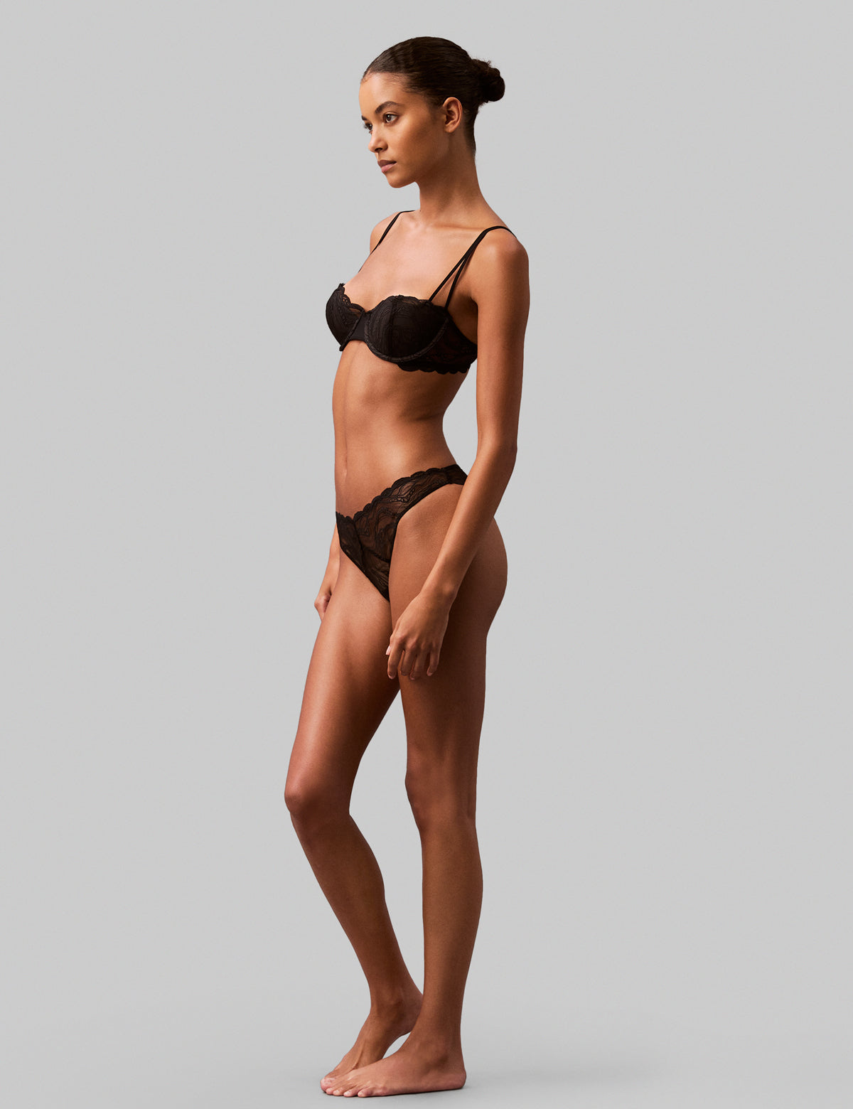 Calvin Klein Women Sheer Lace Slip Külot