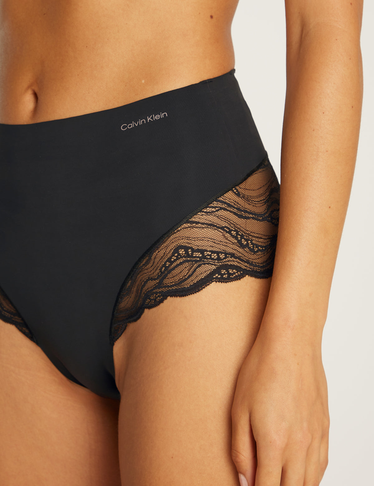 Calvin Klein Women Sensual Stretch Lace Şekillendirici Külot