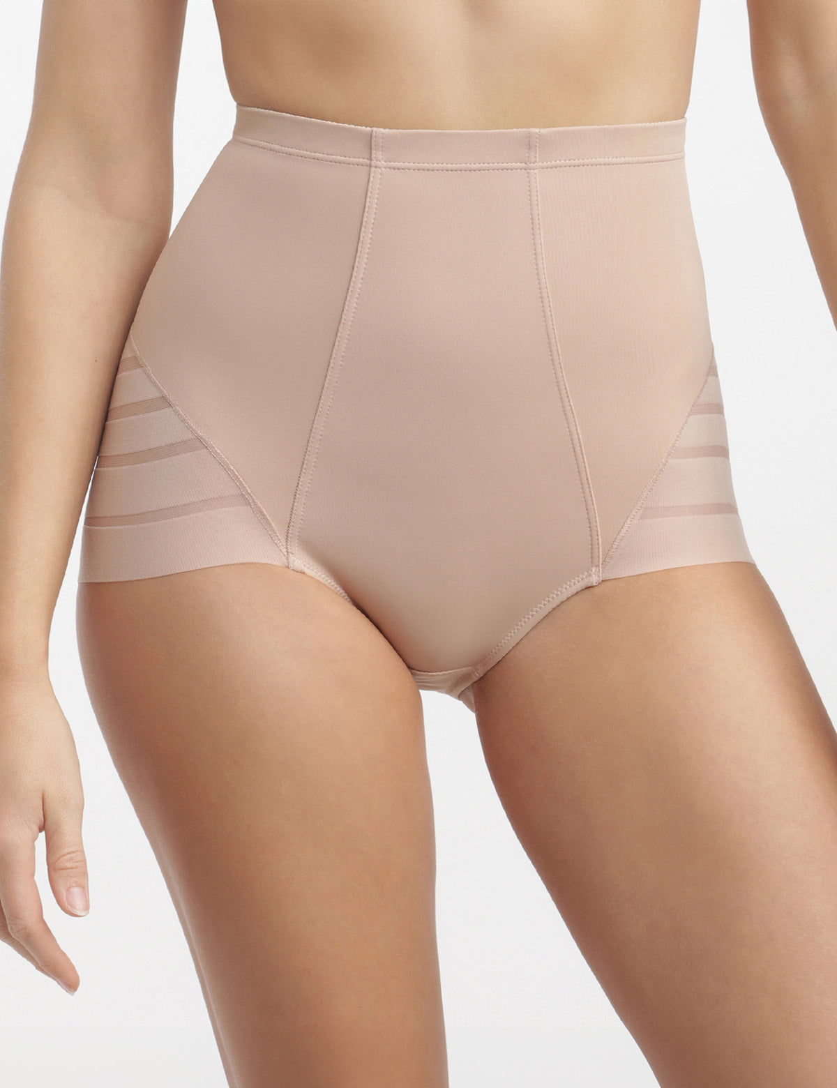 Ular bir guruhda jojani sikishdi Jinsiy mabudalar urishadi