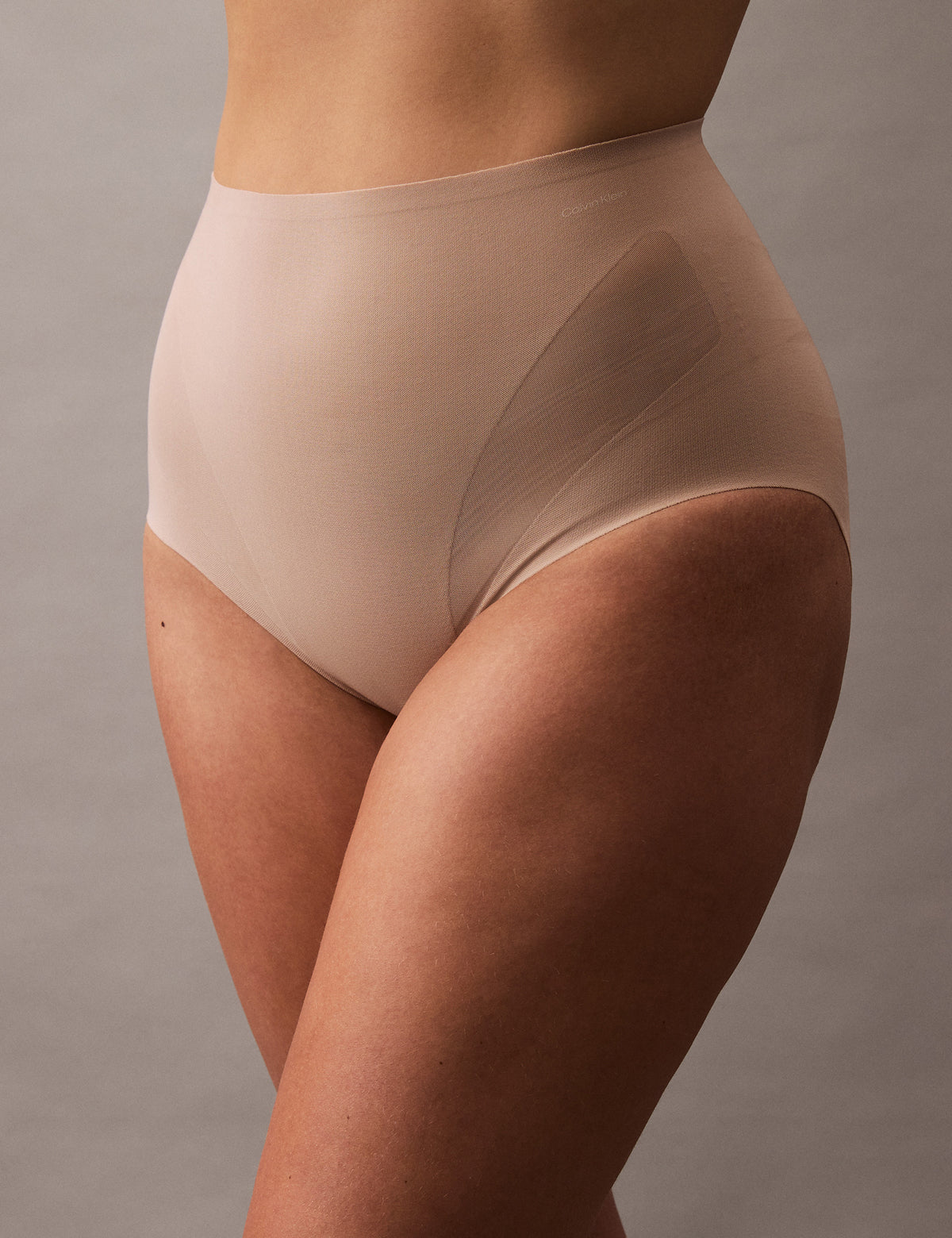 Calvin Klein Women Stay Put Mesh Şekillendirici Külot Korse