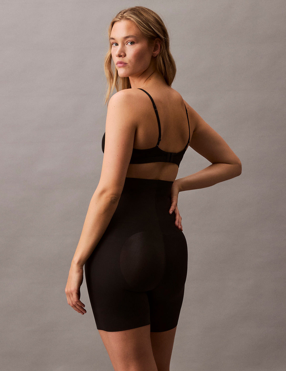 Calvin Klein Women Stay Put Yüksek Bel Şekillendirici Şort Korse