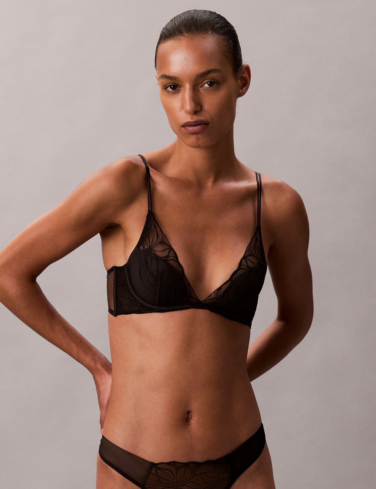 Calvin Klein Women Black Floral Lace Hafif Dolgulu Sütyen