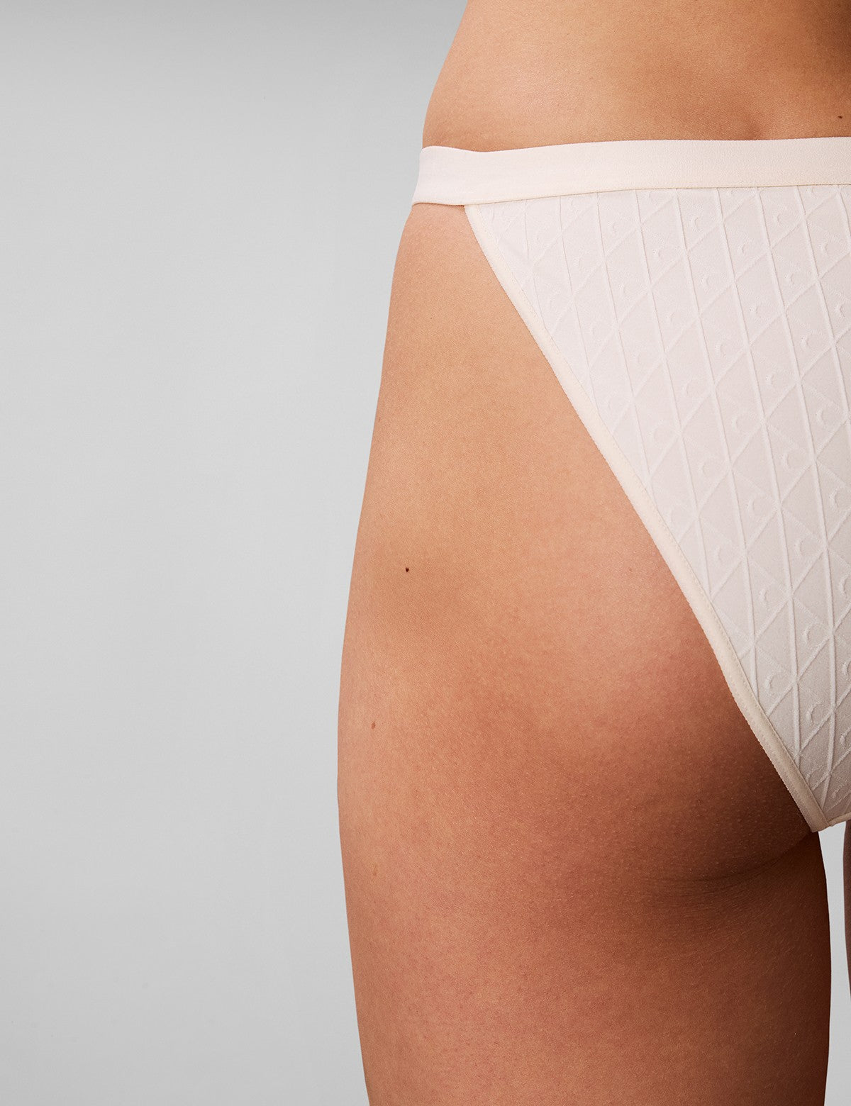 Calvin Klein Women Embossed Emblem Bikini Külot