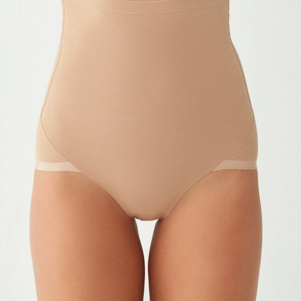 Yosh yigitlar bilan buzilgan keksa ayollarning porno galereyasi