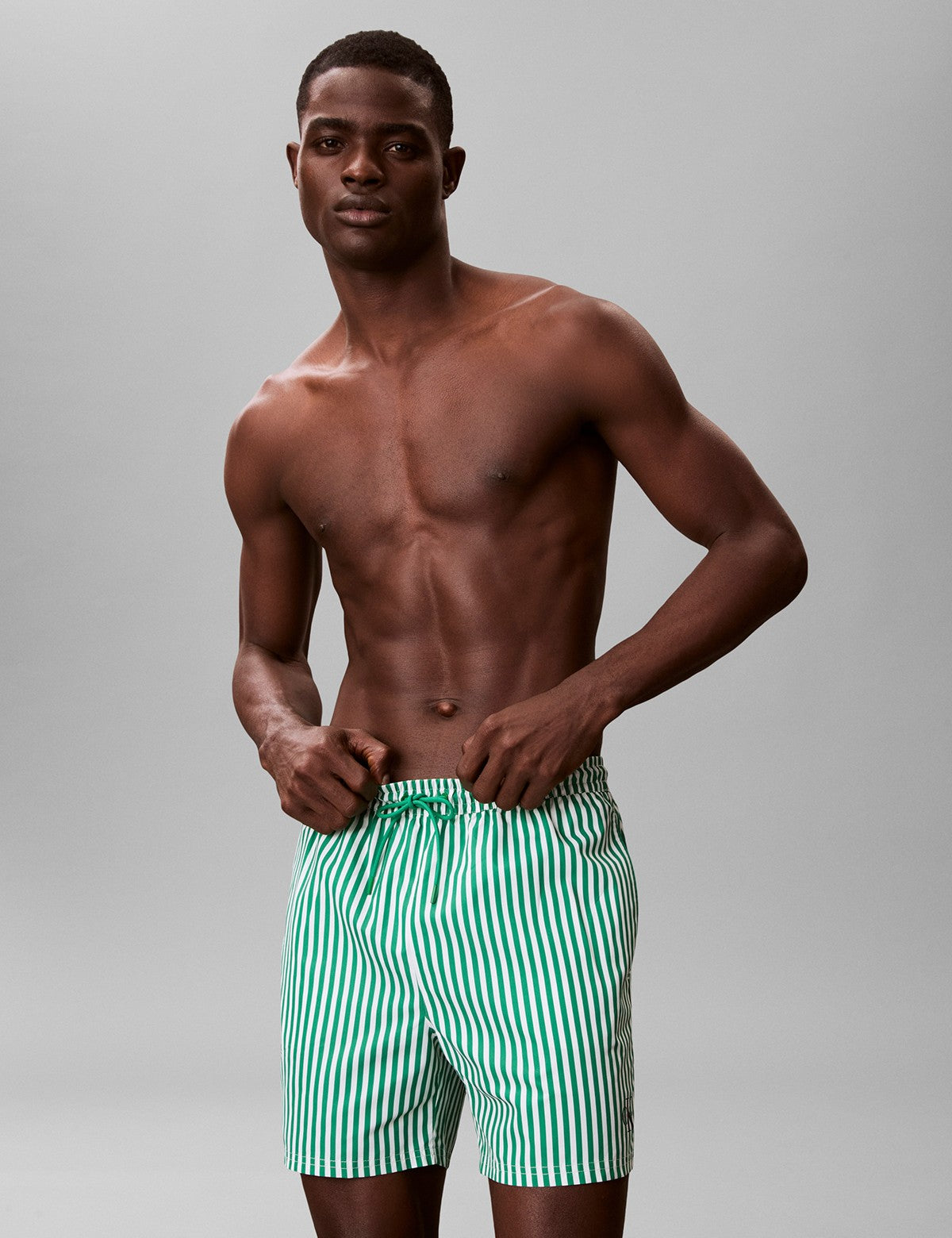 Calvin Klein Men Graphic Monogram Çizgili Deniz Şortu