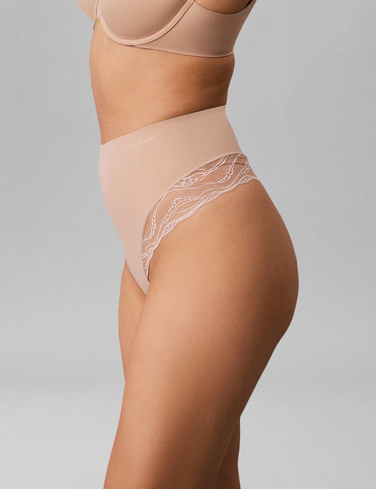 Calvin Klein Women Sensual Stretch Lace Şekillendirici Tanga