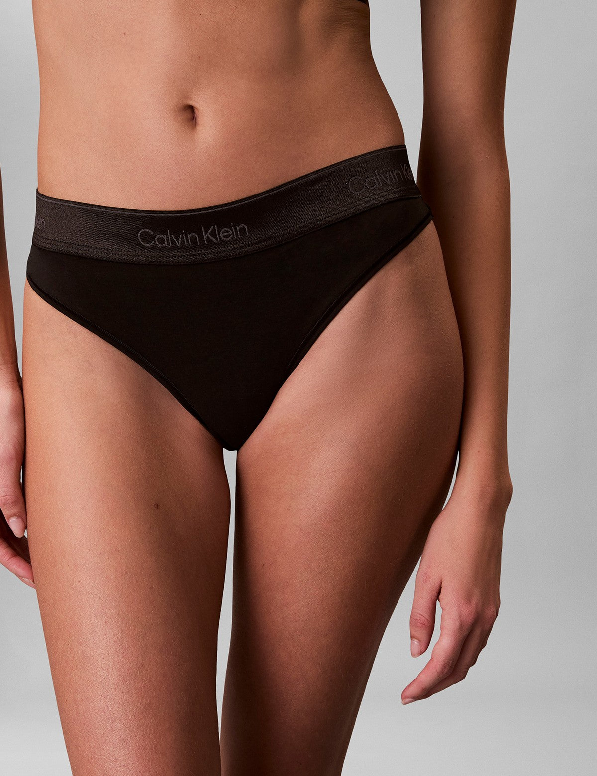 Calvin Klein Women Icon Cotton Modal Metalik Bel Bantlı Tanga